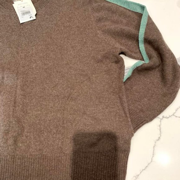 NWT - Nutura 100% Wool Sweater With Pockets - Picture 2 of 9